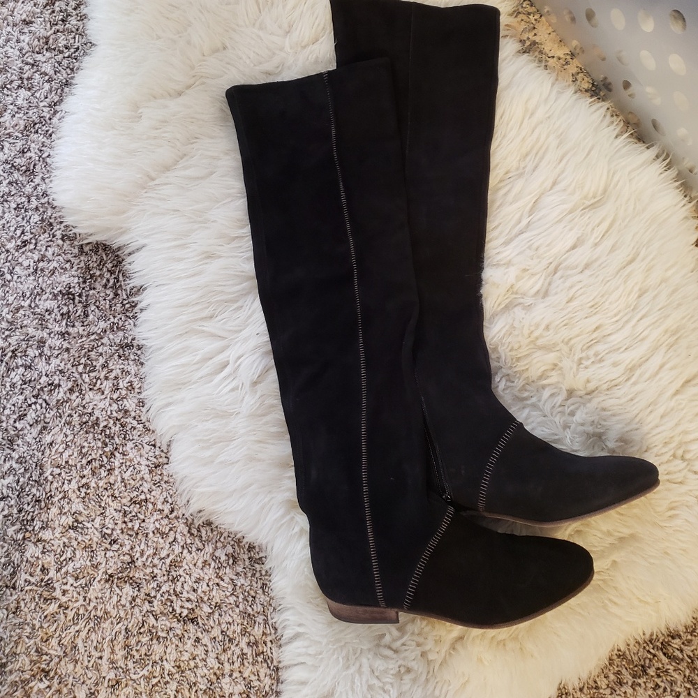 Suede boots